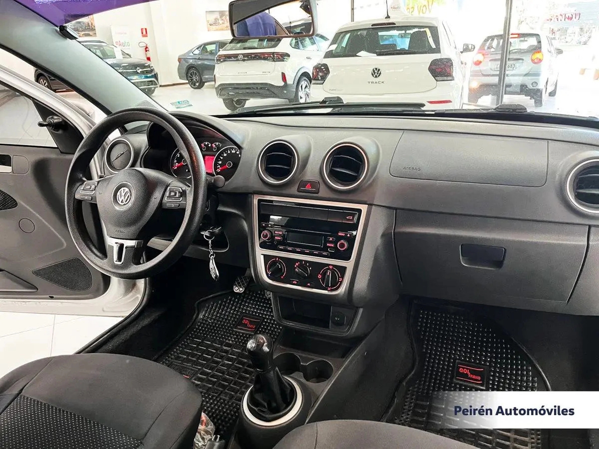 Volkswagen Gol Sedán Power 1.6 2015 Peirén