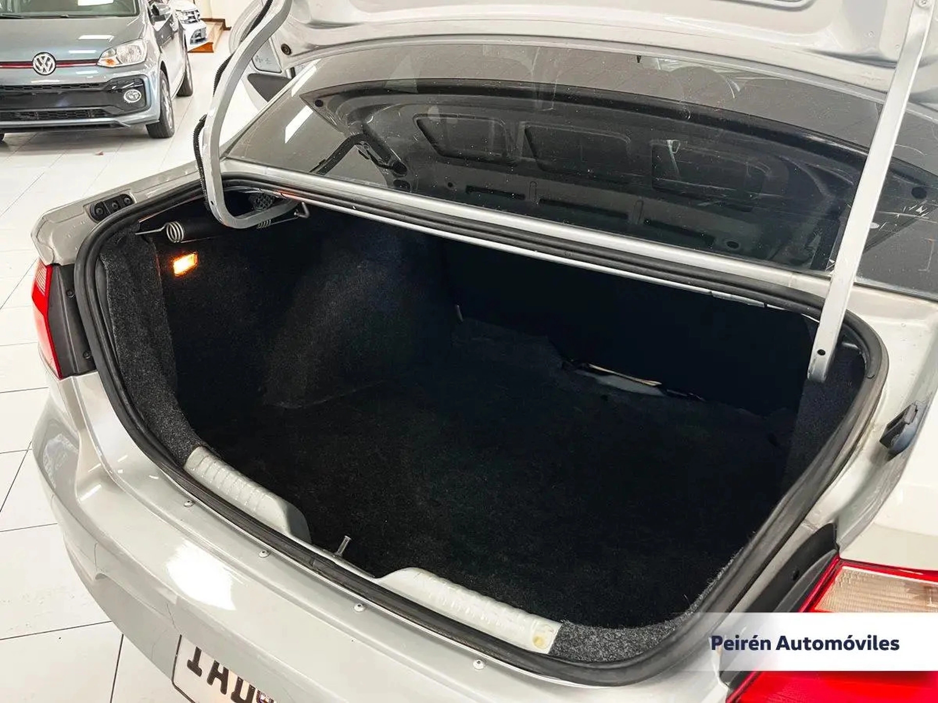 Volkswagen Gol Sedán Power 1.6 2015 Peirén