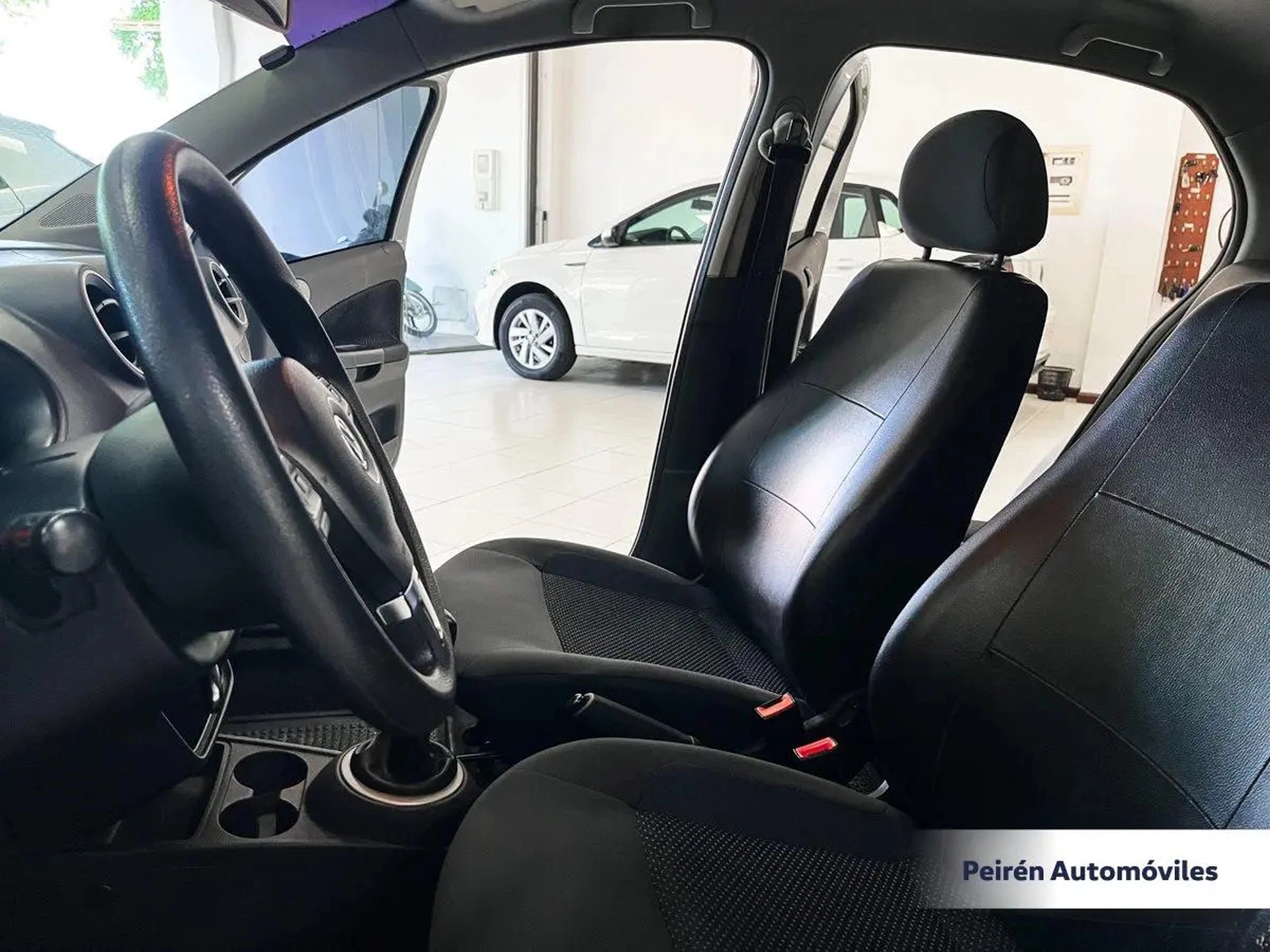 Volkswagen Gol Sedán Power 1.6 2015 Peirén