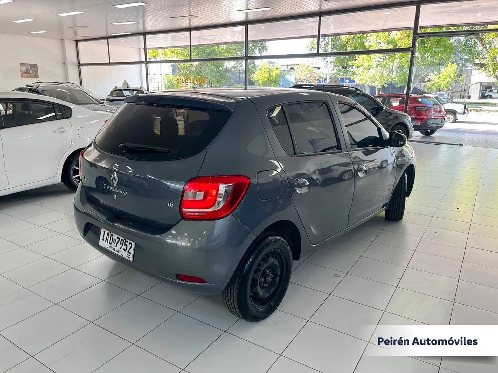 Renault Sandero Expression 1.6 2015