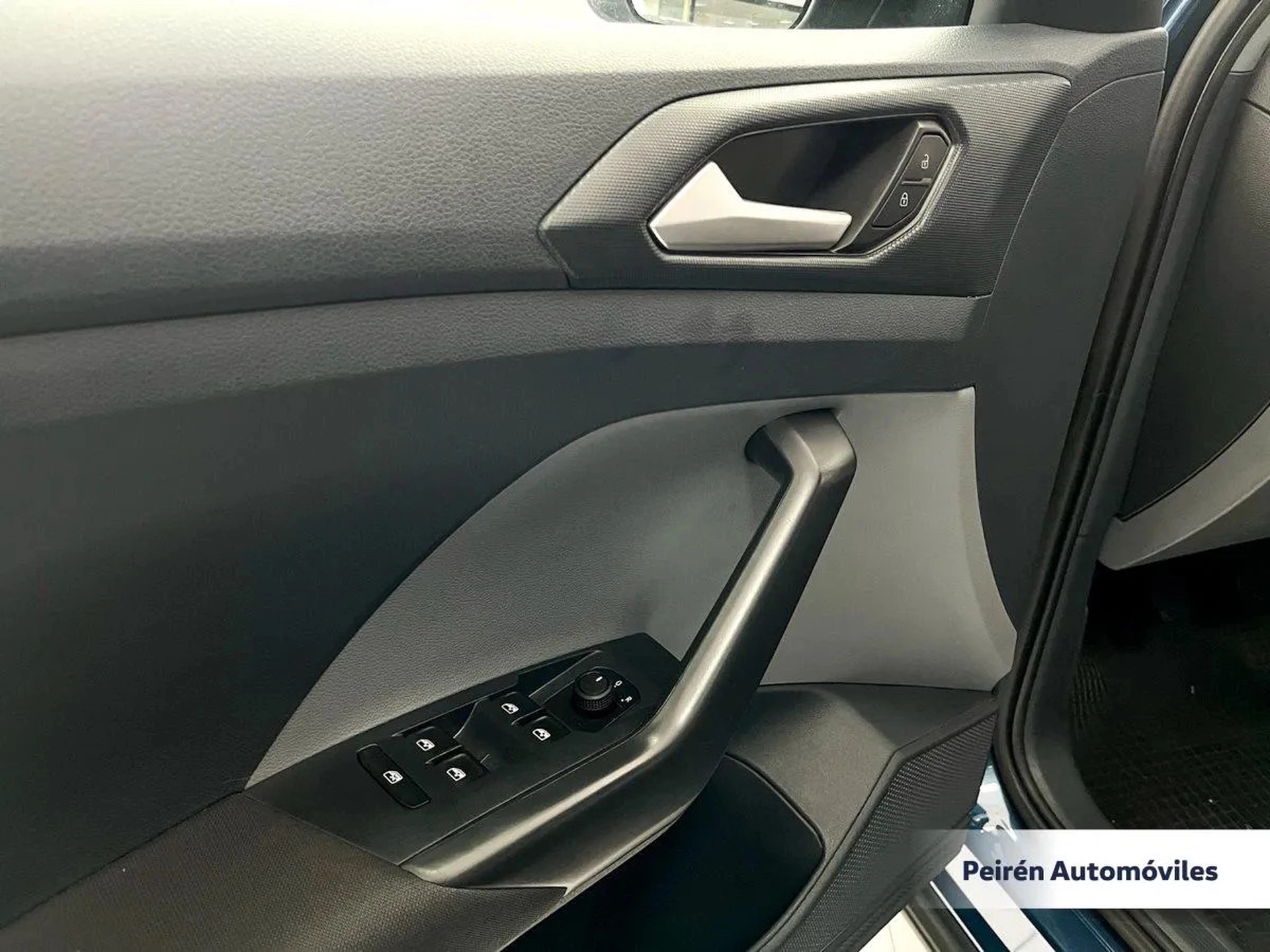 Volkswagen T-cross Trendline 1.0 2024 Peirén