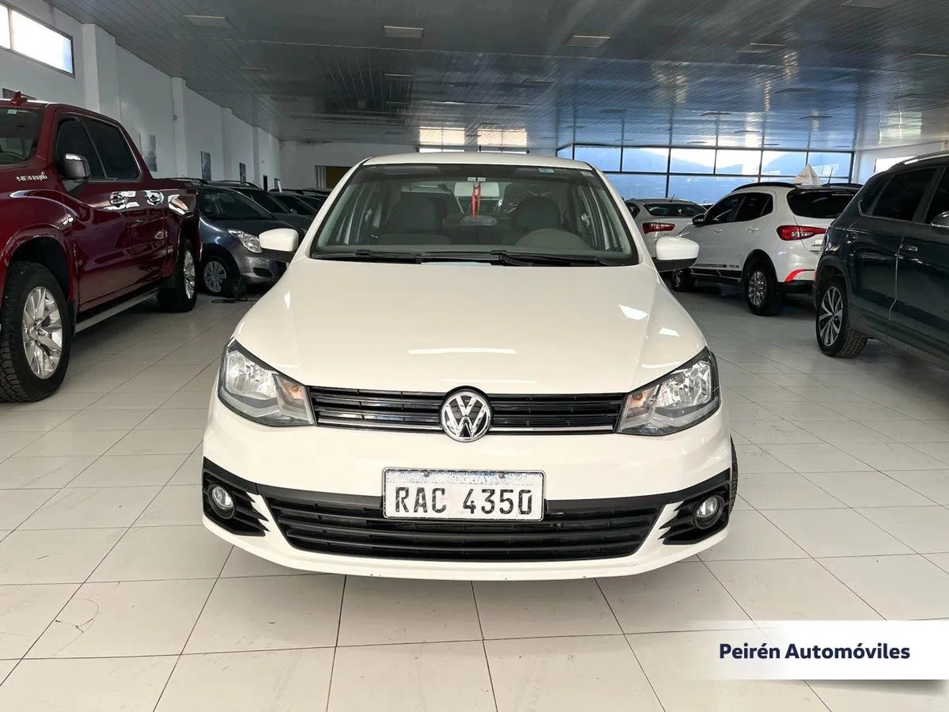 Volkswagen Gol Sedán Comfortline 1.6 2017 Peirén