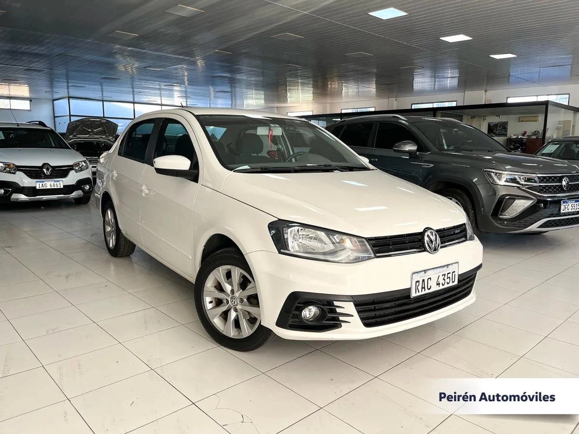 Volkswagen Gol Sedán Comfortline 1.6 2017 Peirén