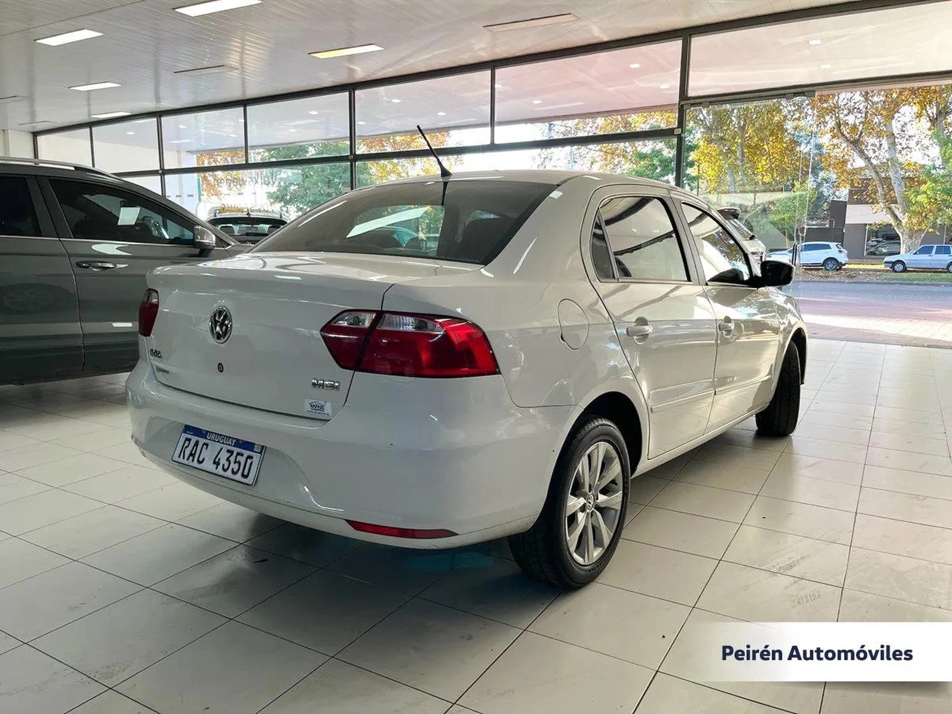 Volkswagen Gol Sedán Comfortline 1.6 2017 Peirén