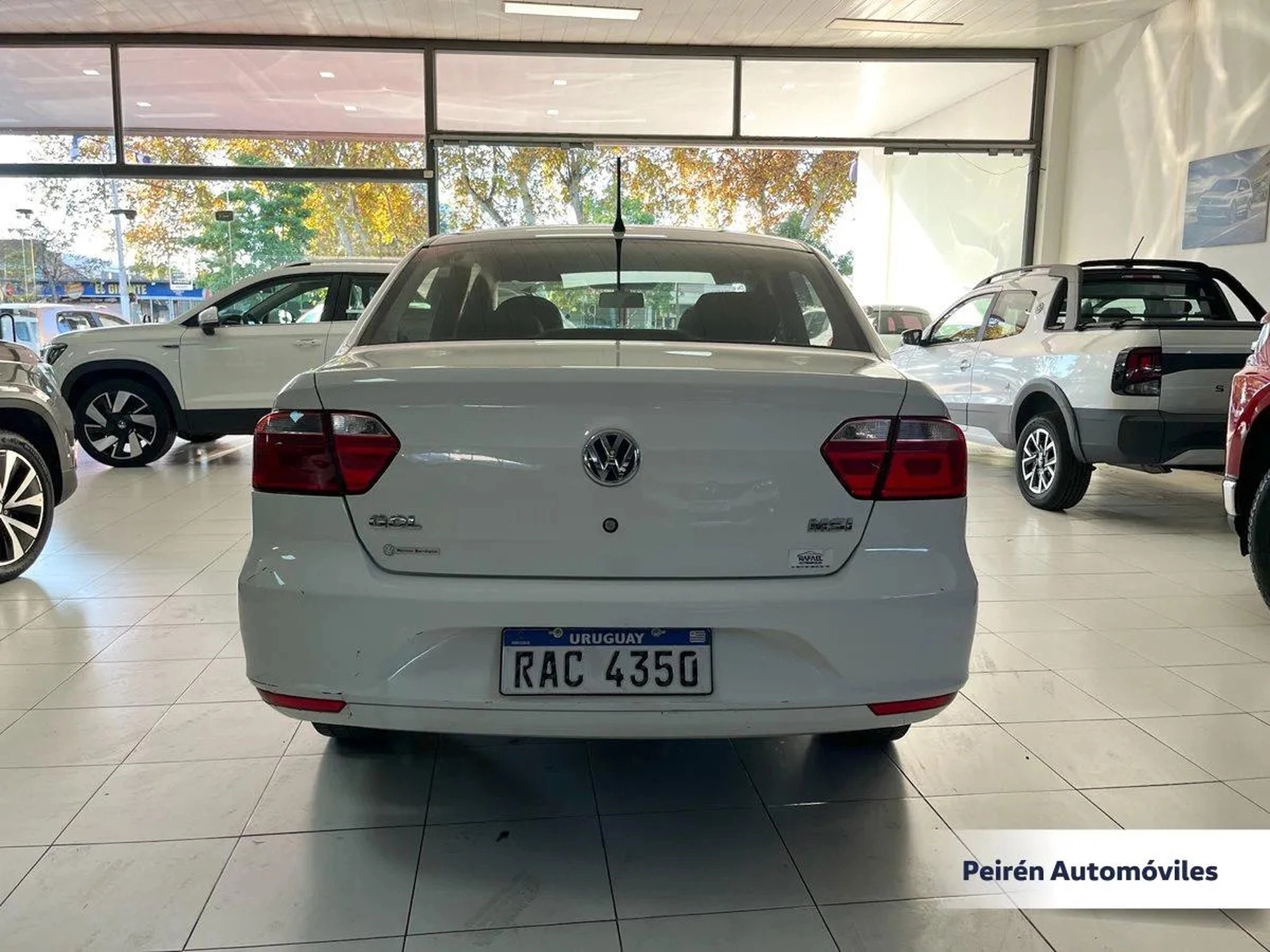 Volkswagen Gol Sedán Comfortline 1.6 2017 Peirén
