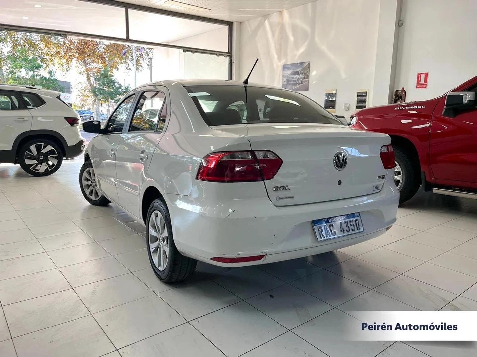 Volkswagen Gol Sedán Comfortline 1.6 2017 Peirén