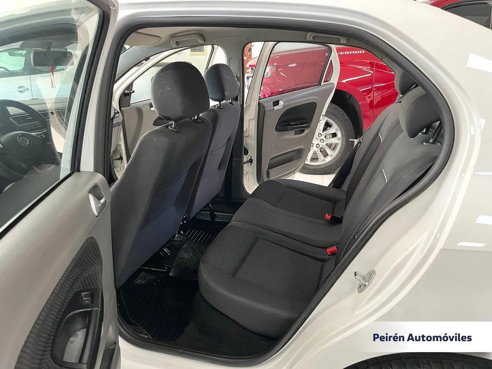 Volkswagen Gol Sedán Comfortline 1.6 2017 Peirén