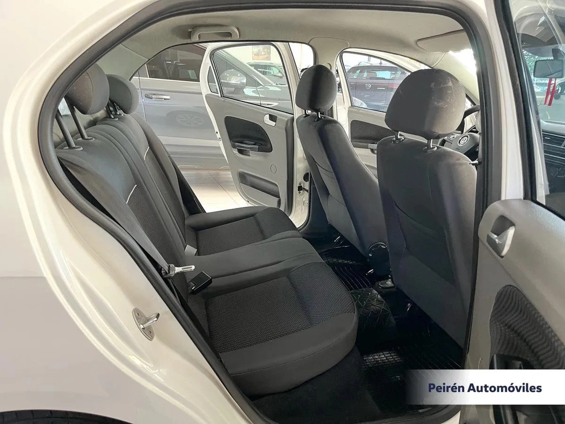 Volkswagen Gol Sedán Comfortline 1.6 2017 Peirén
