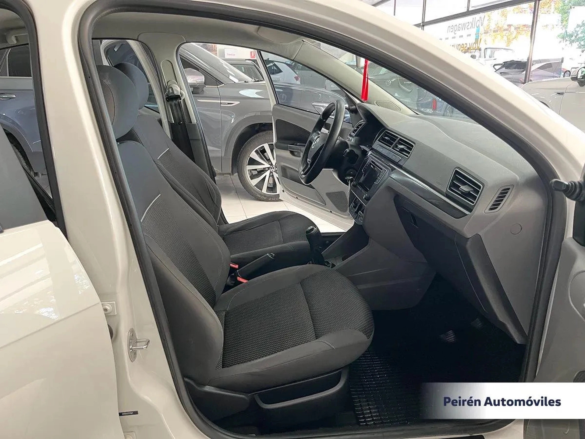 Volkswagen Gol Sedán Comfortline 1.6 2017 Peirén