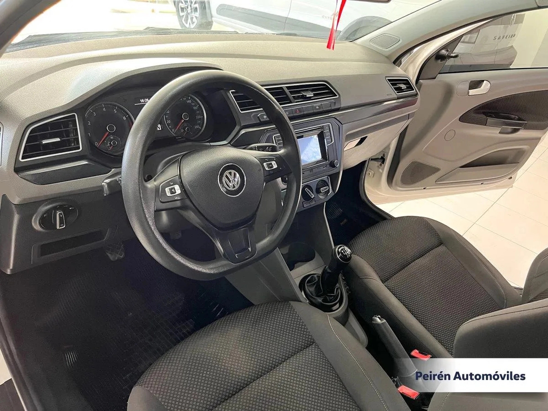 Volkswagen Gol Sedán Comfortline 1.6 2017 Peirén