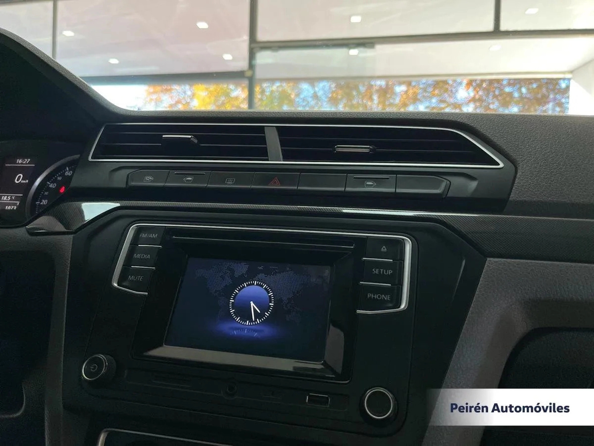 Volkswagen Gol Sedán Comfortline 1.6 2017 Peirén
