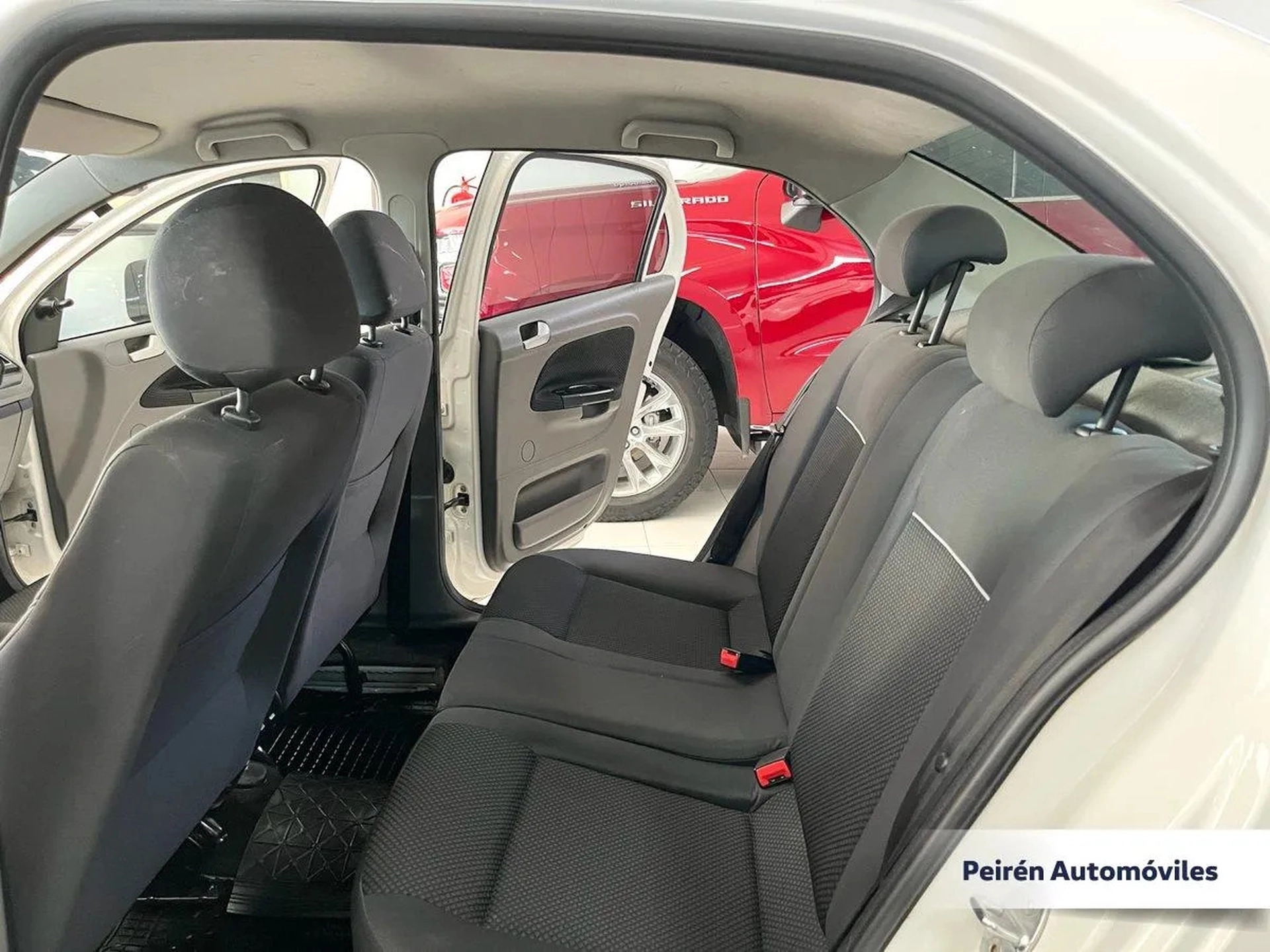 Volkswagen Gol Sedán Comfortline 1.6 2017 Peirén
