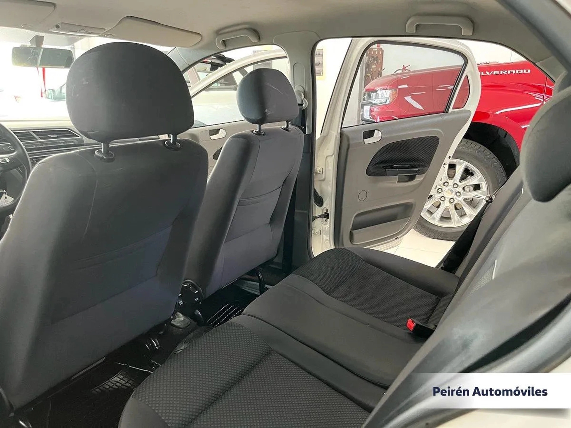 Volkswagen Gol Sedán Comfortline 1.6 2017 Peirén