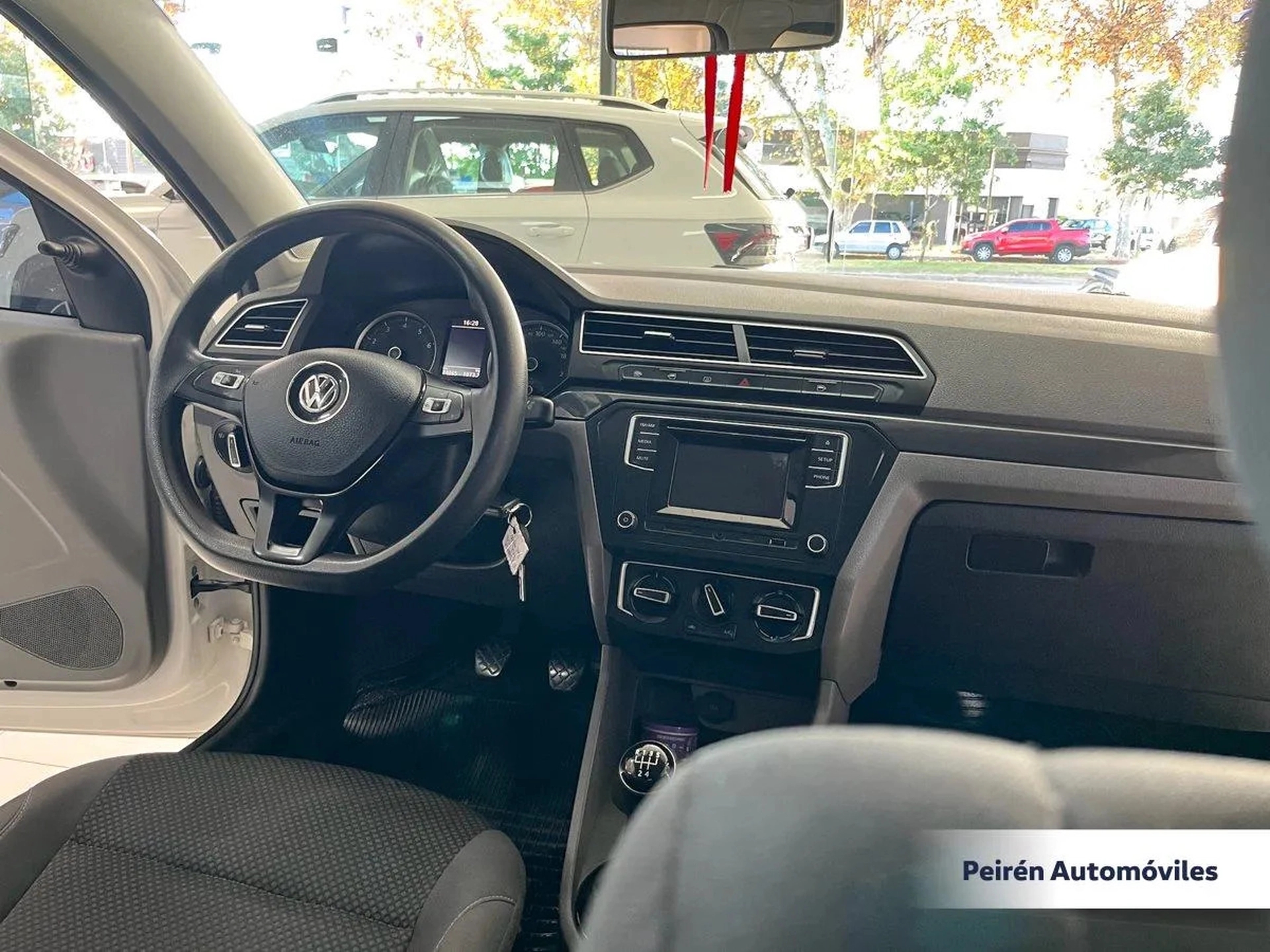 Volkswagen Gol Sedán Comfortline 1.6 2017 Peirén