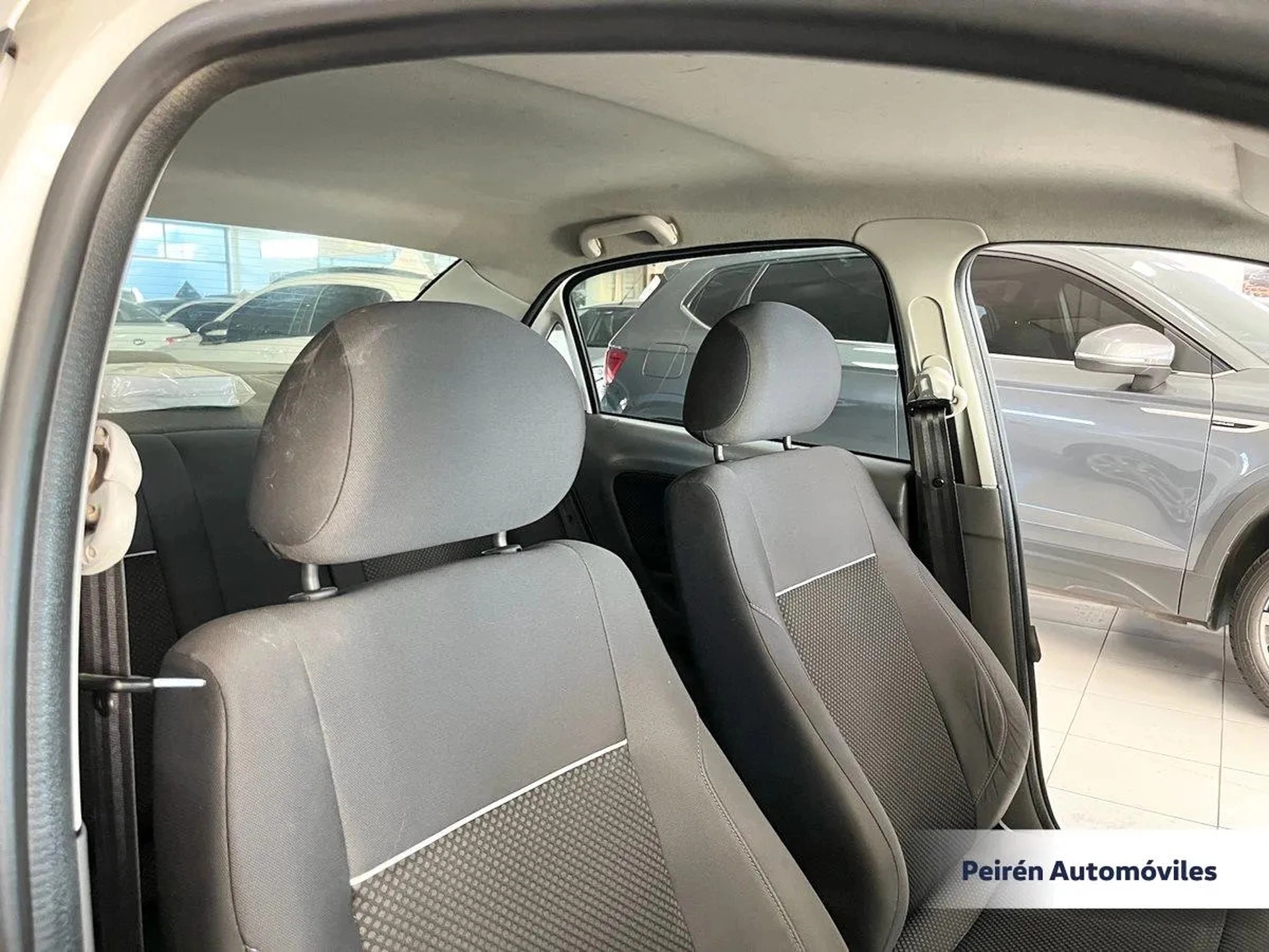 Volkswagen Gol Sedán Comfortline 1.6 2017 Peirén