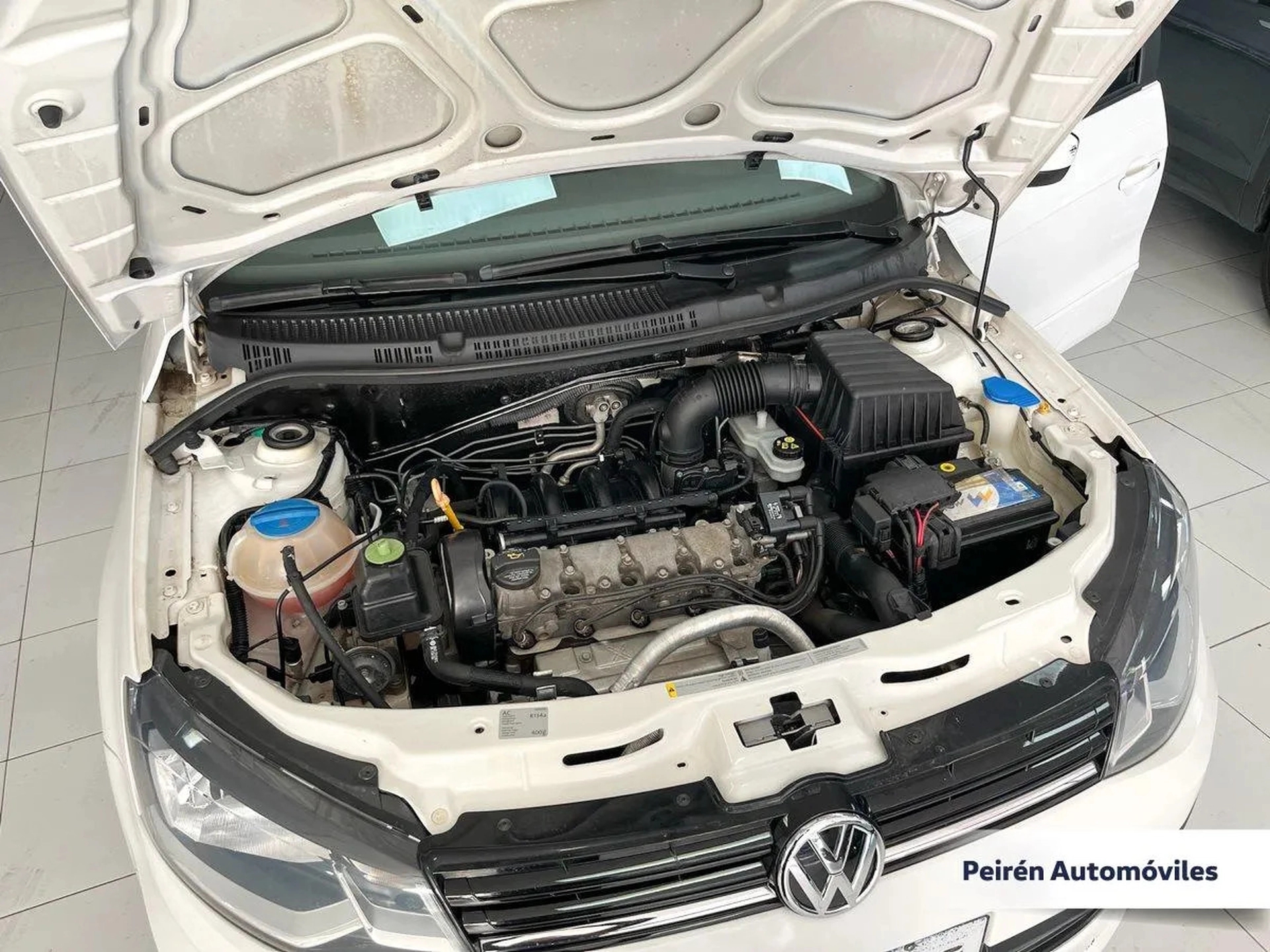 Volkswagen Gol Sedán Comfortline 1.6 2017 Peirén
