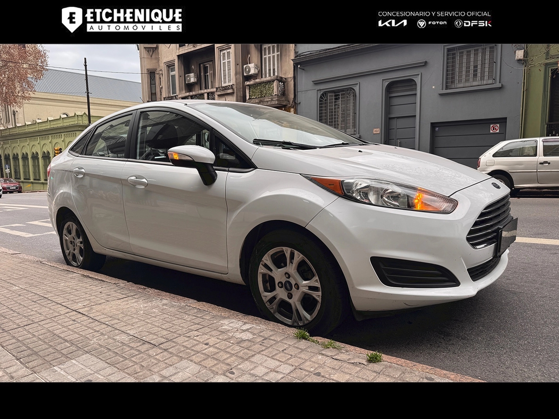 Ford Fiesta Kinetic SE Plus 1.6 PowerShift Sedán Automático