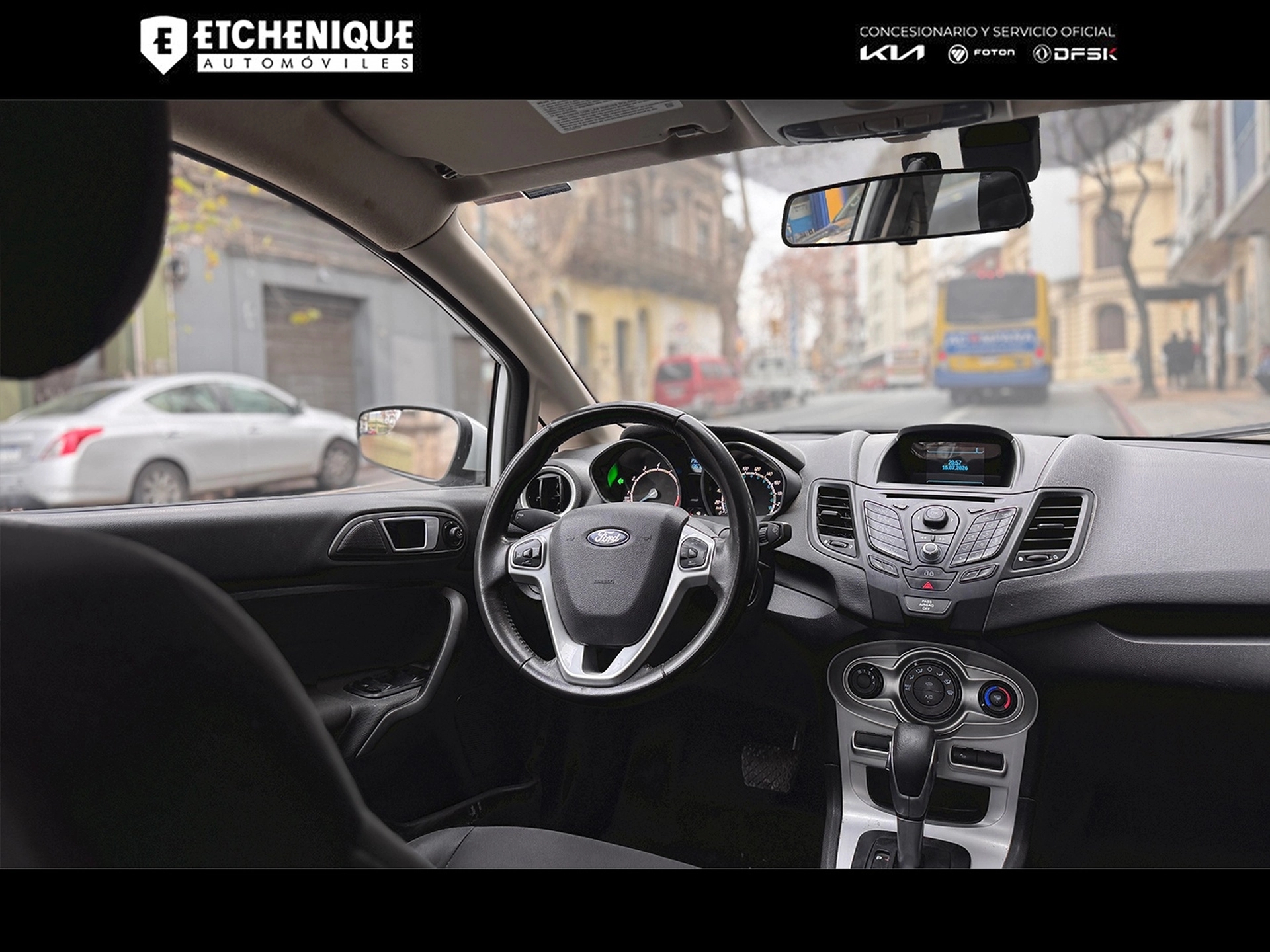 Ford Fiesta Kinetic SE Plus 1.6 PowerShift Sedán Automático