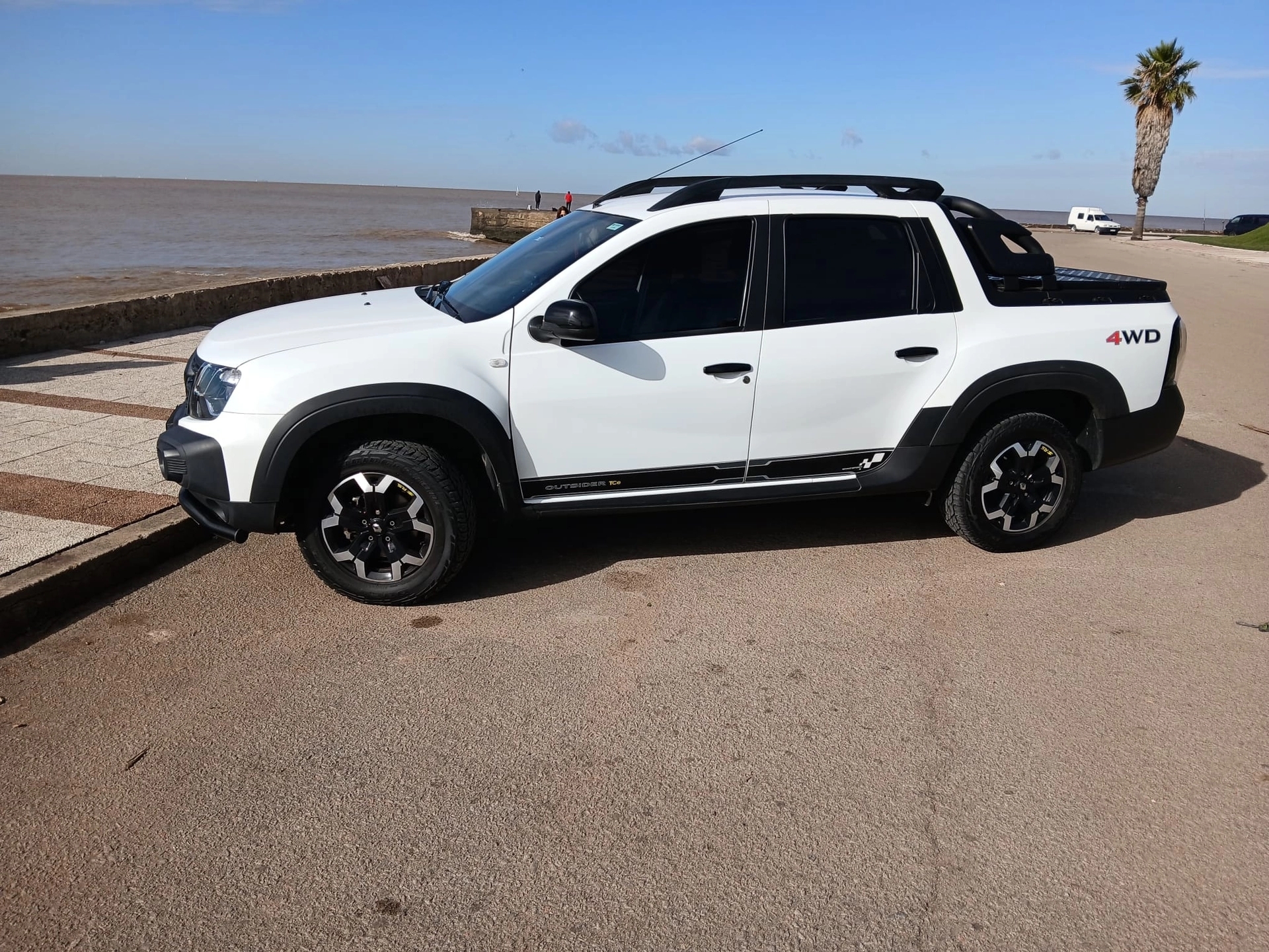 Renault Oroch 4WD 1.3 TCe M/T Intens Outsider