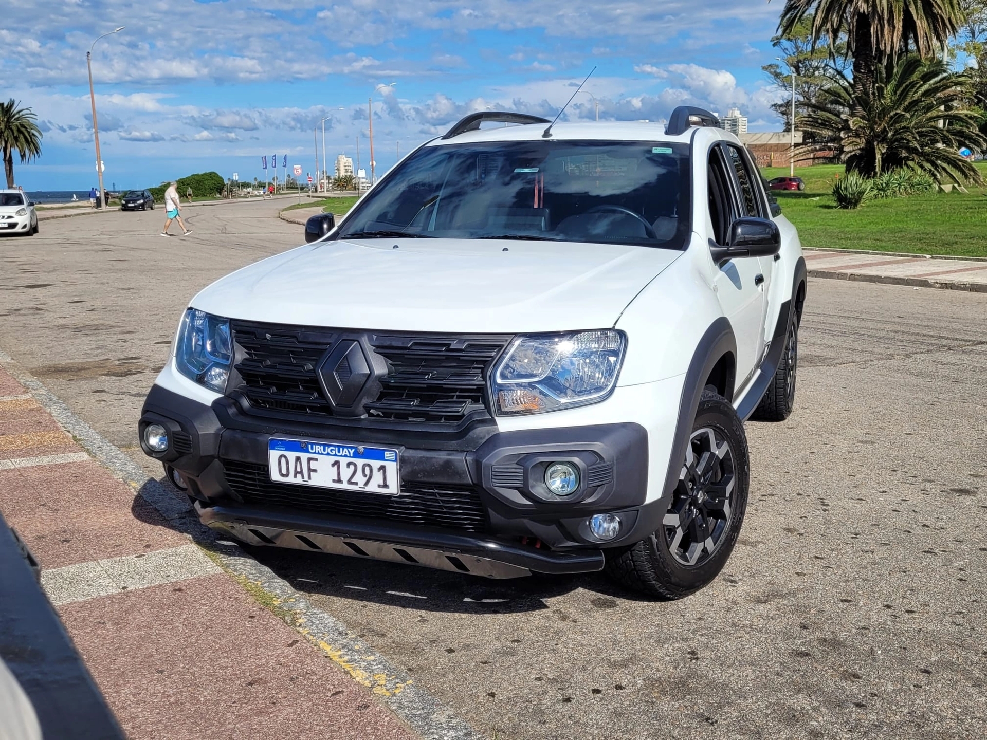 Renault Oroch 4WD 1.3 TCe M/T Intens Outsider