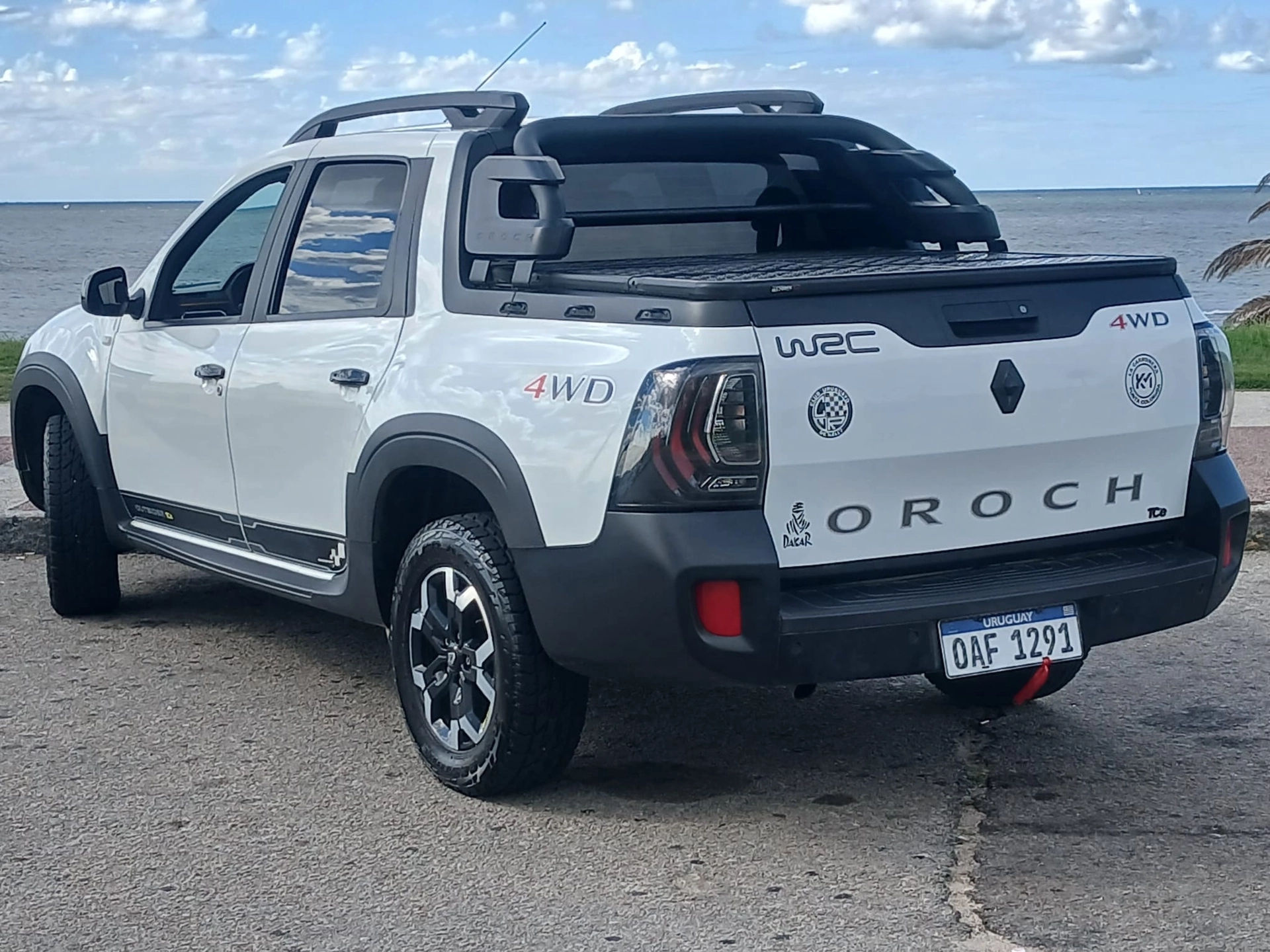 Renault Oroch 4WD 1.3 TCe M/T Intens Outsider