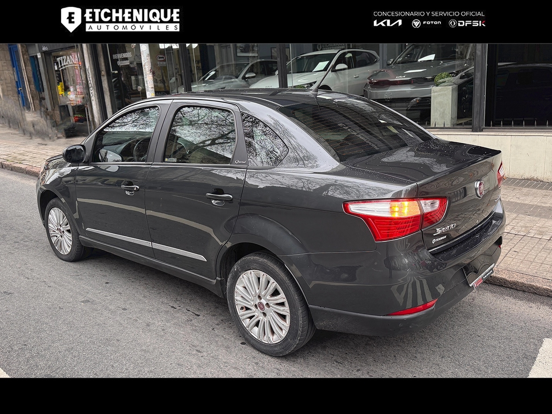 Fiat Grand Siena Essence 1.6 Manual