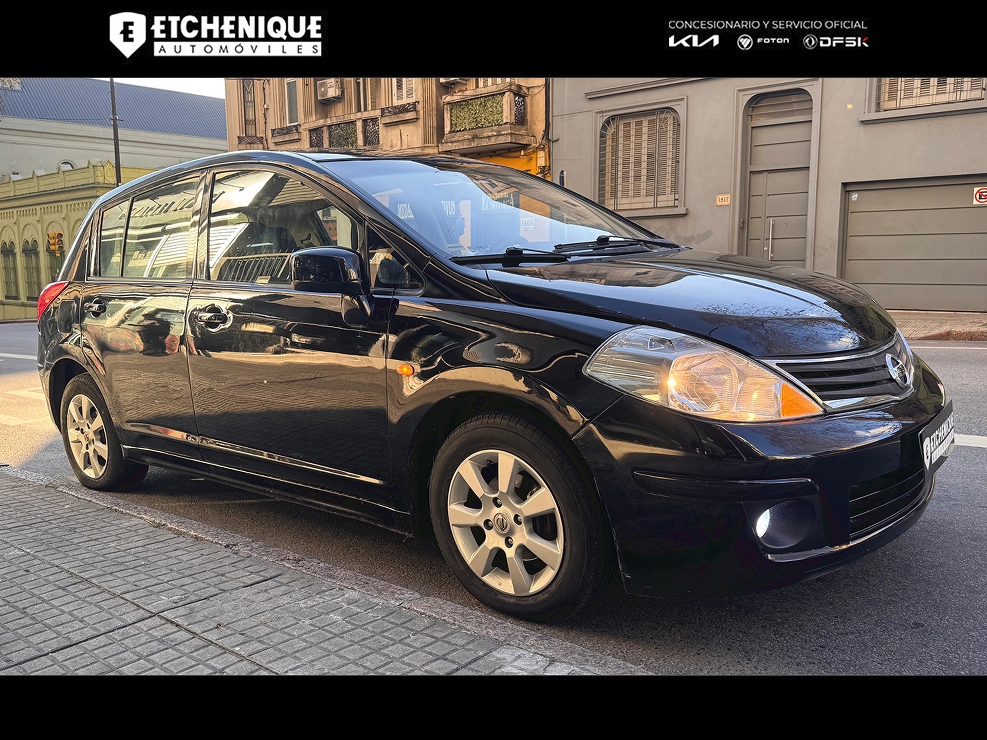 Nissan Tiida Extra Full Automática