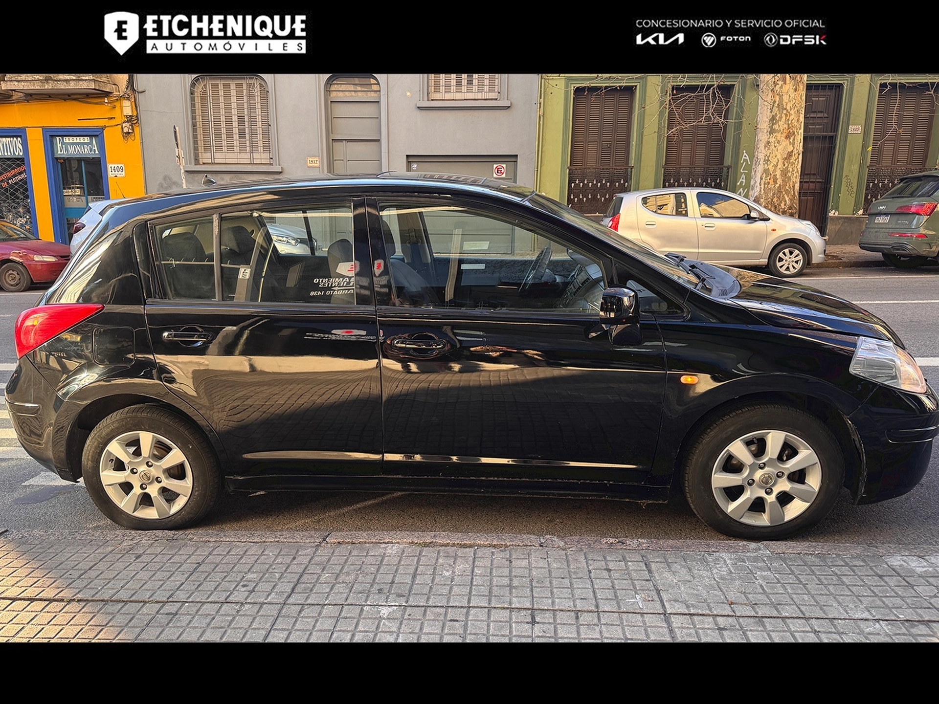 Nissan Tiida Extra Full Automática
