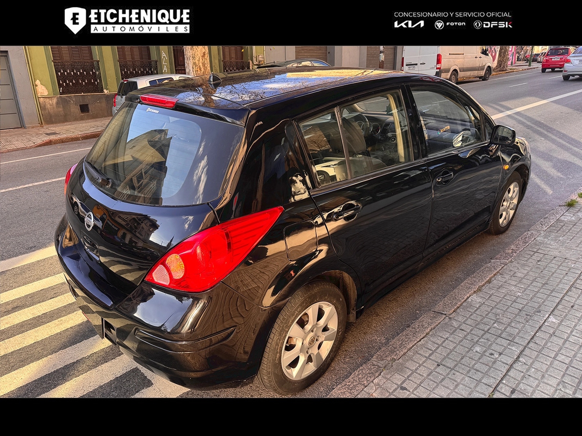 Nissan Tiida Extra Full Automática