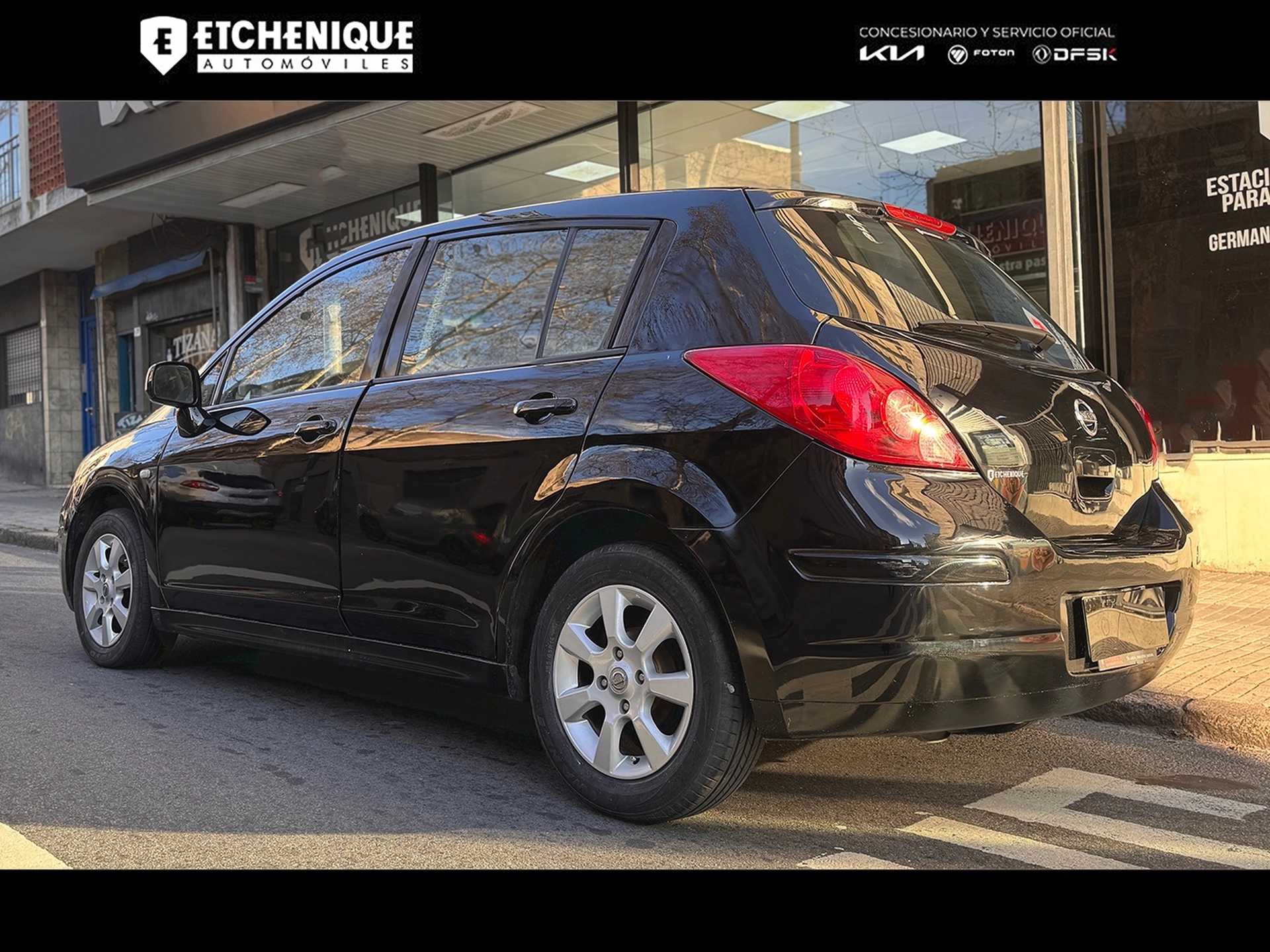Nissan Tiida Extra Full Automática