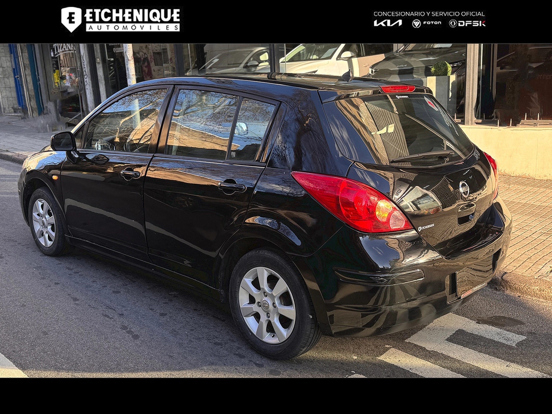Nissan Tiida Extra Full Automática