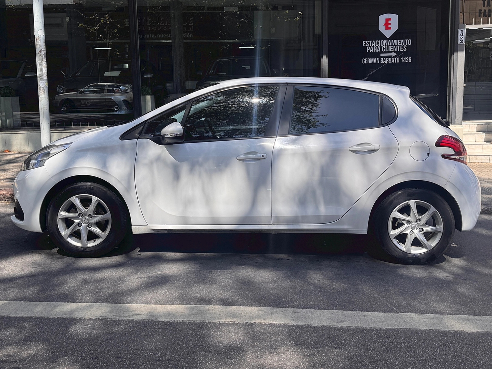 Peugeot 208 1.2 PureTech 82 Like ESP