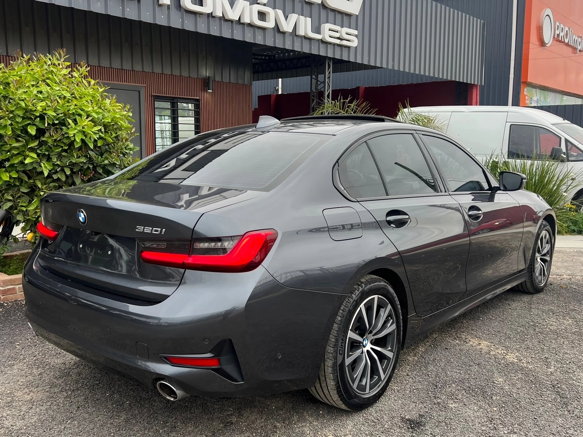 BMW 320i Sport Line